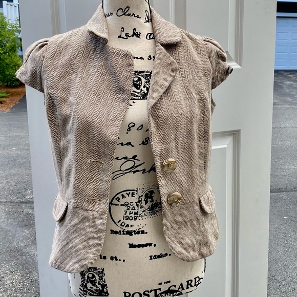 NWOT Urban Behavior Short Sleeve Cotton & Wool 2 Button Blazer - Picture 2 of 5